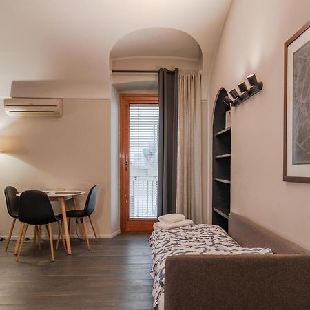 Familia Apartaments - 048 By Happyhostorino Bagian luar foto